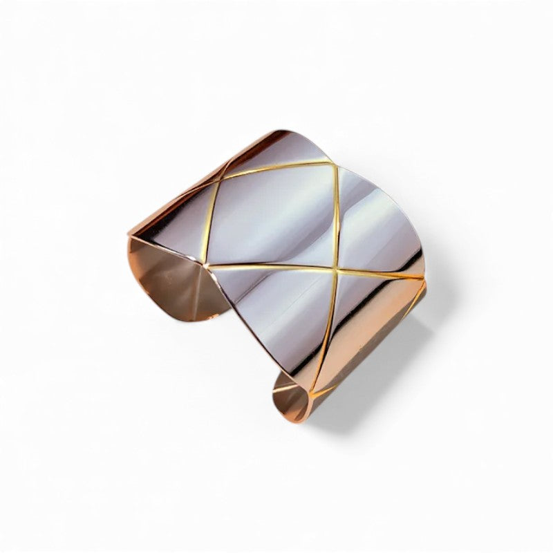 Ατσάλινο Βραχιόλι Cuff με Ανάγλυφο Σχέδιο Ασημί (BA1750)