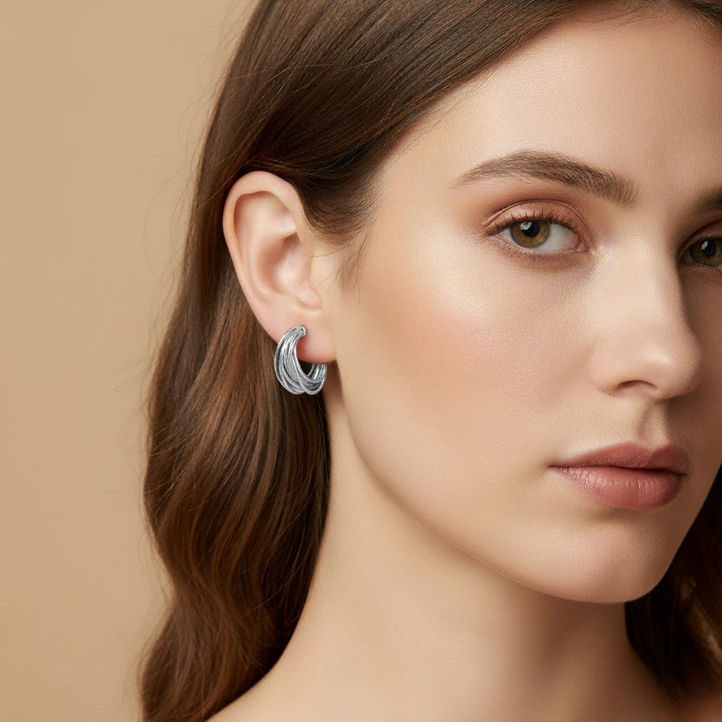 Ατσάλινα Ασημί Σκουλαρίκια Κρίκοι 1.8 cm με Πολυστρωματικό Design (E1613)