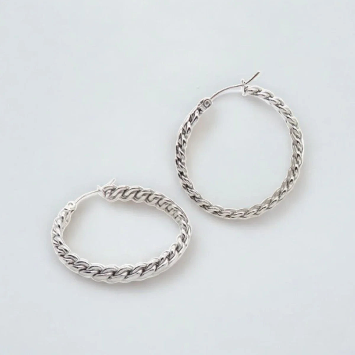 Ατσάλινοι Κρίκοι με Πλέξη (Ασημί) 3.4cm (E3135)
