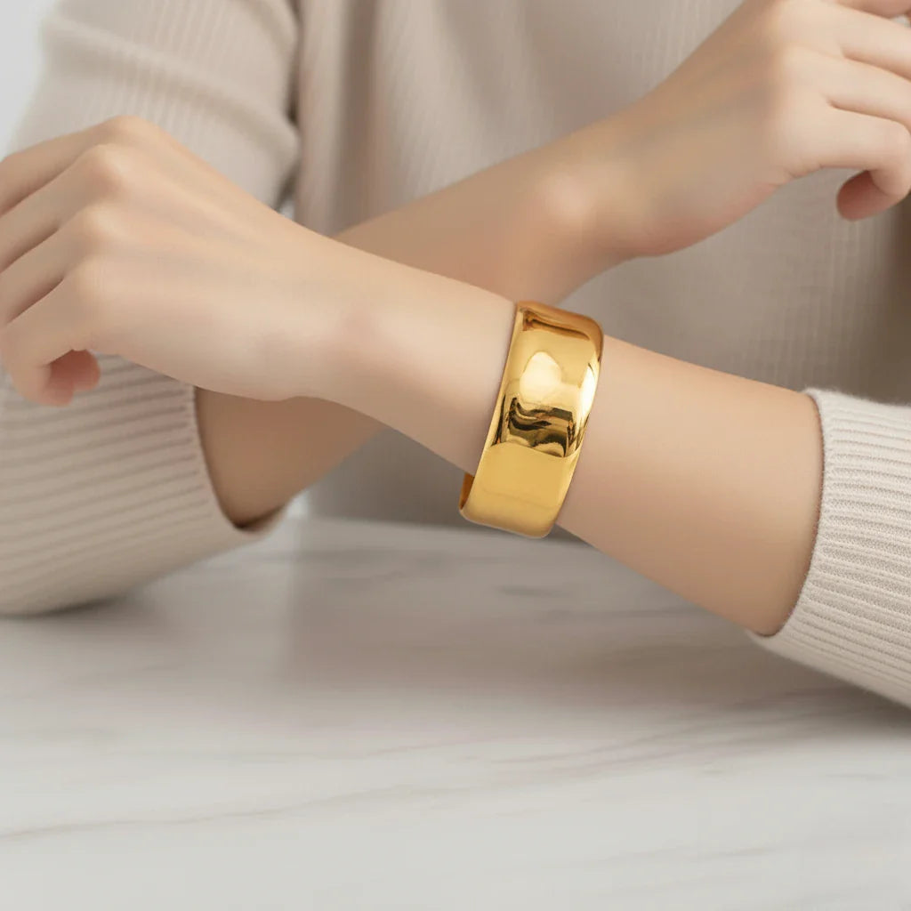 Ατσάλινο Cuff Βραχιόλι – Φαρδύ & Γυαλιστερό – Χρυσό (B1739)