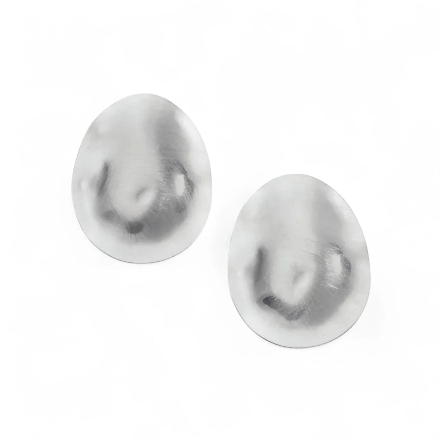 Ατσάλινα Ασημί Σκουλαρίκια 3.5 cm με Ματ Ανάγλυφη Υφή (E1612)