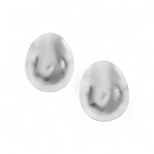 Ατσάλινα Ασημί Σκουλαρίκια 3.5 cm με Ματ Ανάγλυφη Υφή (E1612)