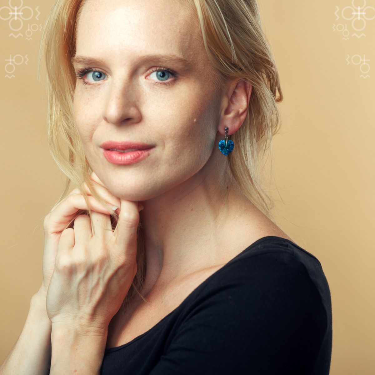 Σκουλαρίκια Καρδιές με Μπλε Κρύσταλλα Swarovski (F1134)