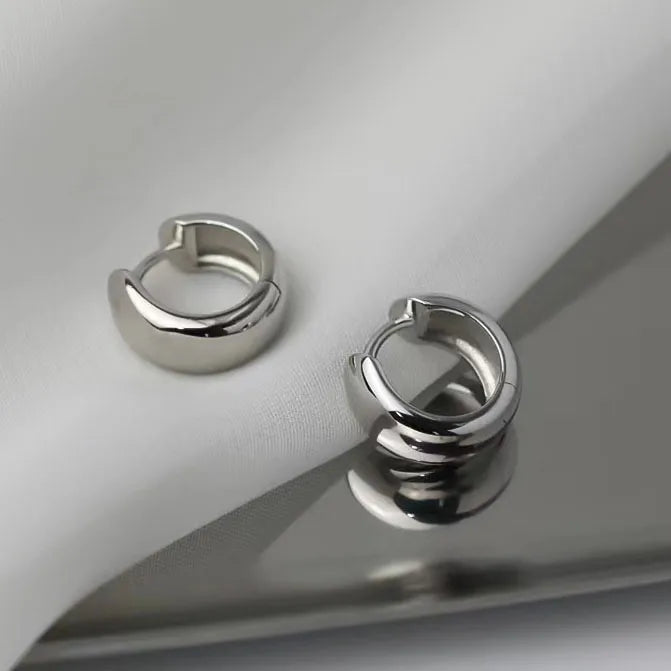 Ατσάλινα σκουλαρίκια κρίκοι 0.8cm ασημί (E1716)