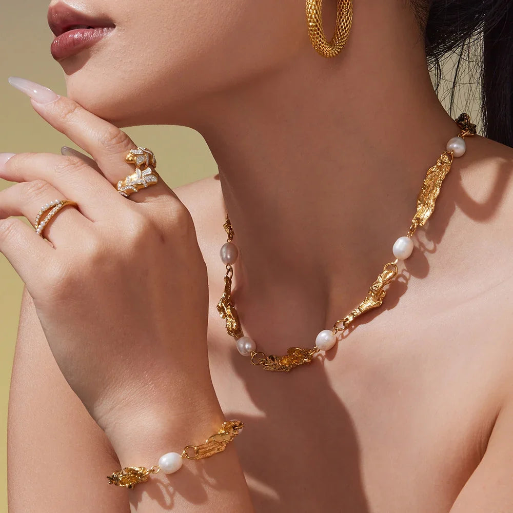 Χρυσό Ατσάλινο Κολιέ Choker 316L με Μαργαριτάρια (N5057)