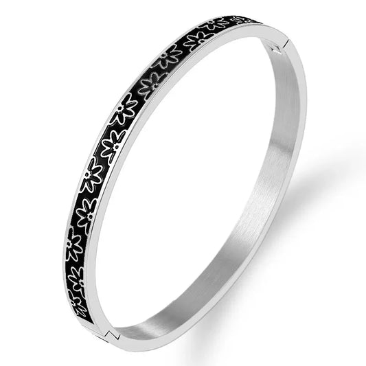 Βραχιόλι χειροπέδα ατσάλινη με μαύρο σμάλτο χρώμα ασημί (B1558)